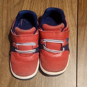 Stride Right kids tennis shoes